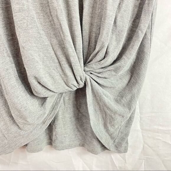 June & Hudson Front Tie Short Sleeve Shirt in Gray S - Picture 2 of 4